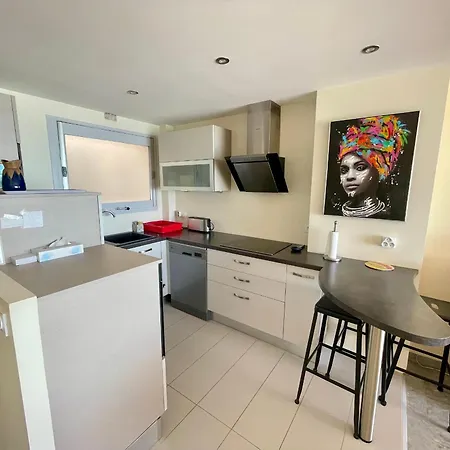 Face Ocean : T3 Au 9eme Avec Balcon-terrasse, Centre Et Ville, Confort - Fr-1-92-645 Apartment *