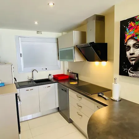 Face Ocean : T3 Au 9eme Avec Balcon-terrasse, Centre Et Ville, Confort - Fr-1-92-645 Les Sables-d'Olonne