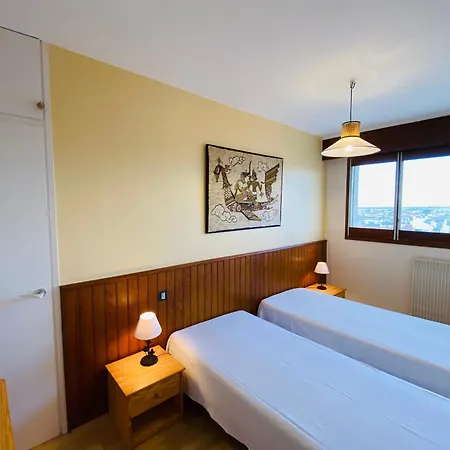 Face Ocean : T3 Au 9eme Avec Balcon-terrasse, Centre Et Ville, Confort - Fr-1-92-645 *