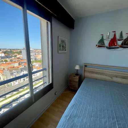 Apartment Face Ocean : T3 Au 9eme Avec Balcon-terrasse, Centre Et Ville, Confort - Fr-1-92-645 *