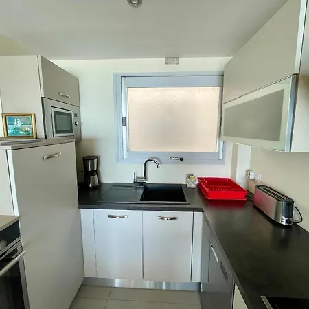 Face Ocean : T3 Au 9eme Avec Balcon-terrasse, Centre Et Ville, Confort - Fr-1-92-645 * Les Sables-dʼOlonne